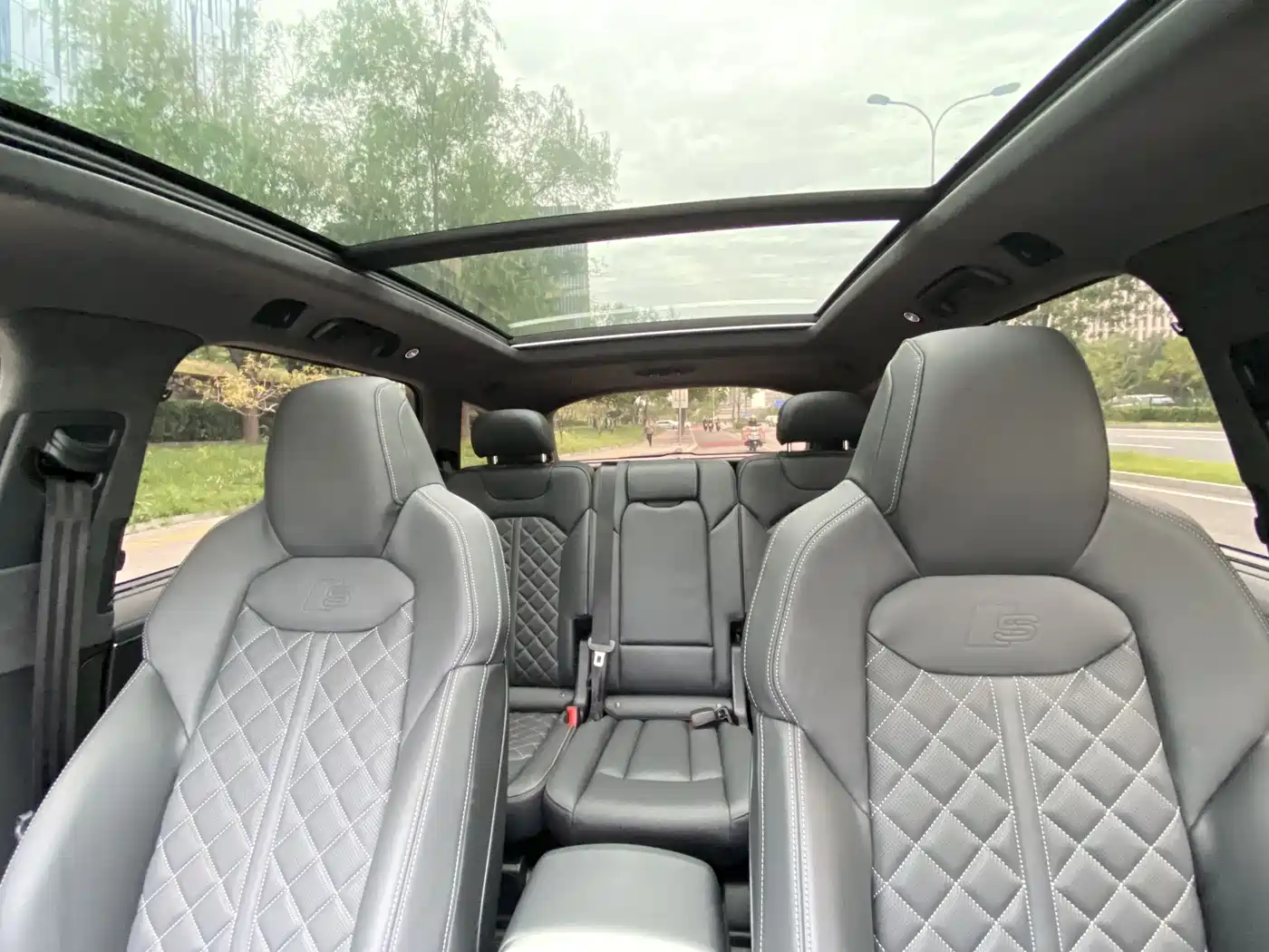 Audi SQ7 2024 4.0 TFSI фото 26