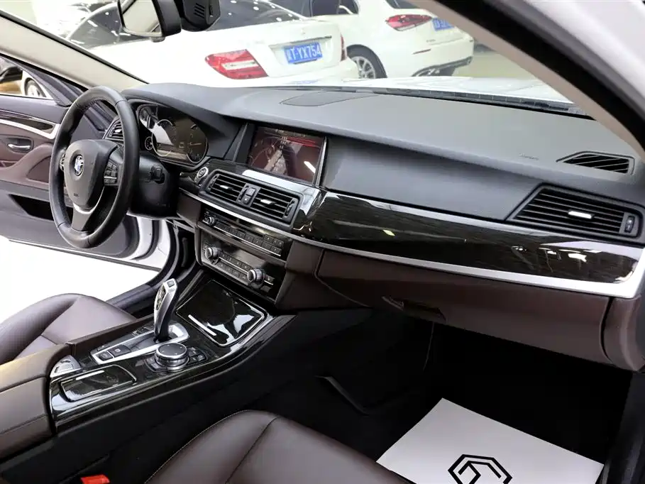 BMW 5 Series 2017 525Li Luxury Design Package фото 16