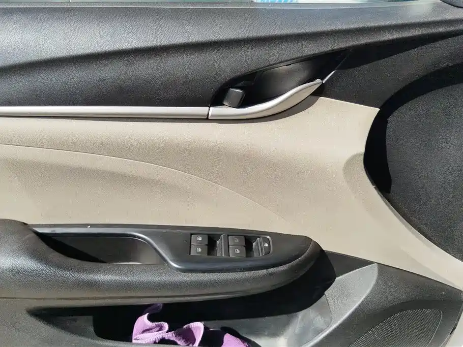 Buick Excelle 2018 15T Manual Elite (China V) фото 7