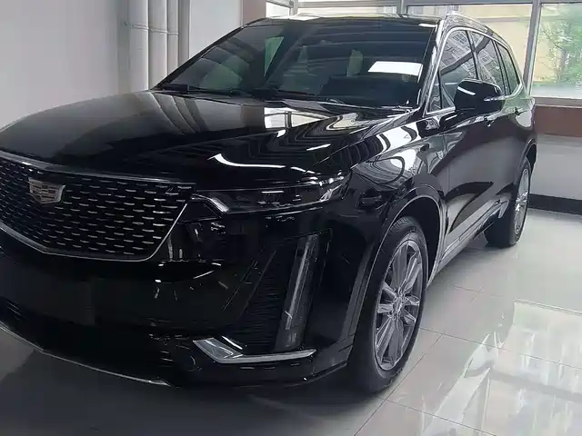 CADILLAC XT6