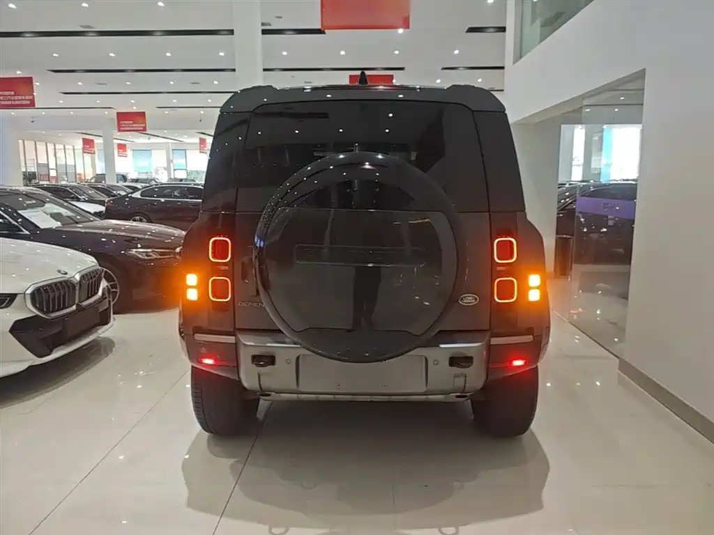 Land Rover Defender 2024 110 3.0T P400 X-DYNAMIC HSE фото 6