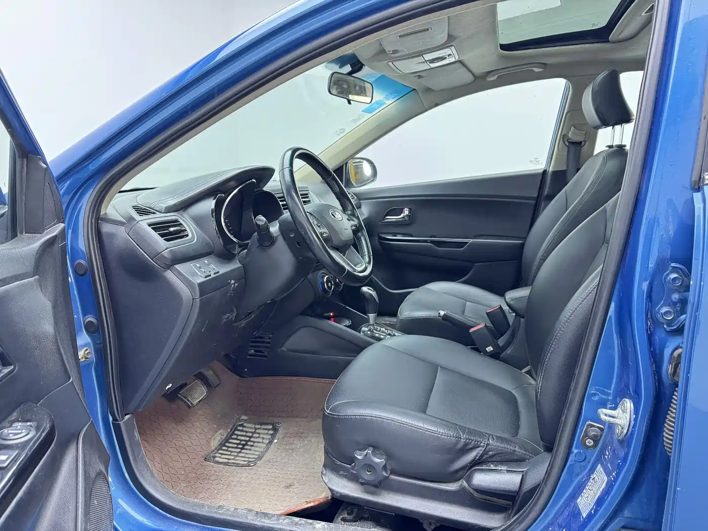 Kia K2 2012 Sedan 1.6L AT Premium Commemorative Edition фото 6