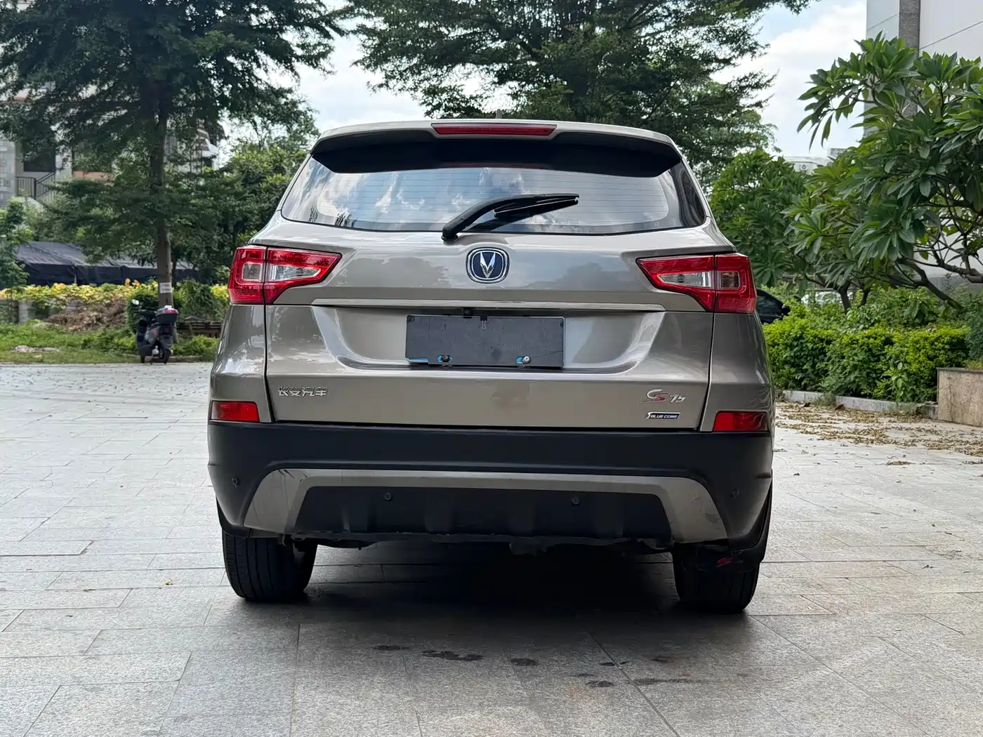 Фото 15 - Changan CS75