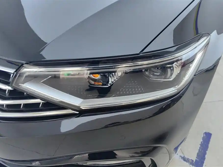 Volkswagen Magotan 2023 Model 2 Million Commemorative Edition 330TSI DSG Luxury фото 5