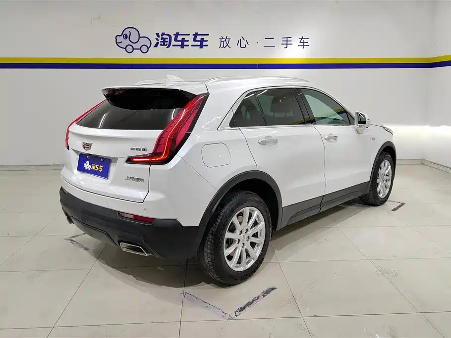 CADILLAC XT4