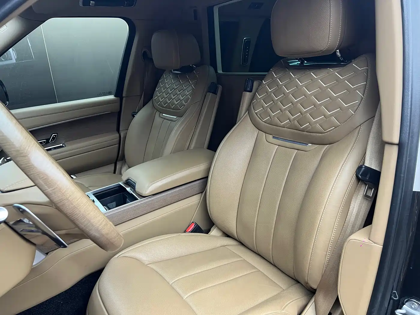 Land Rover Range Rover 2024 3.0 L6 400PS SV Prestige Genesis Extended 4-Seater фото 10