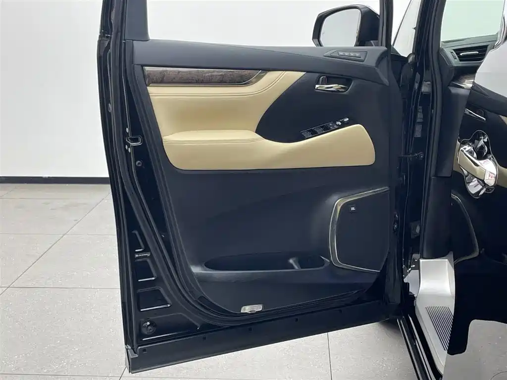 Toyota Alphard 2023 Dual Hybrid 2.5L Ultimate Gold Edition фото 8