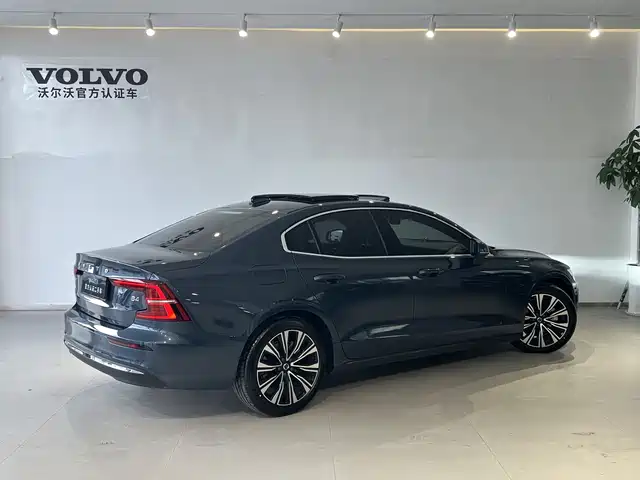 Volvo S60 2024 B4 Inscription Luxury Edition — фото 4