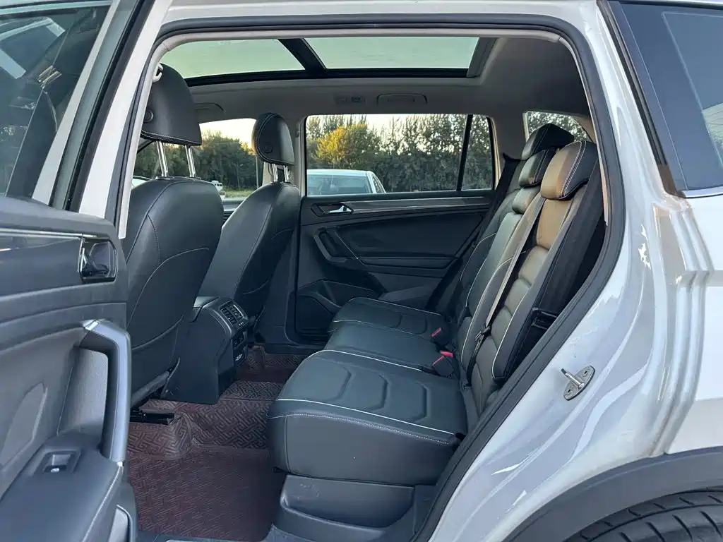 Фото 9 - Volkswagen Tiguan L