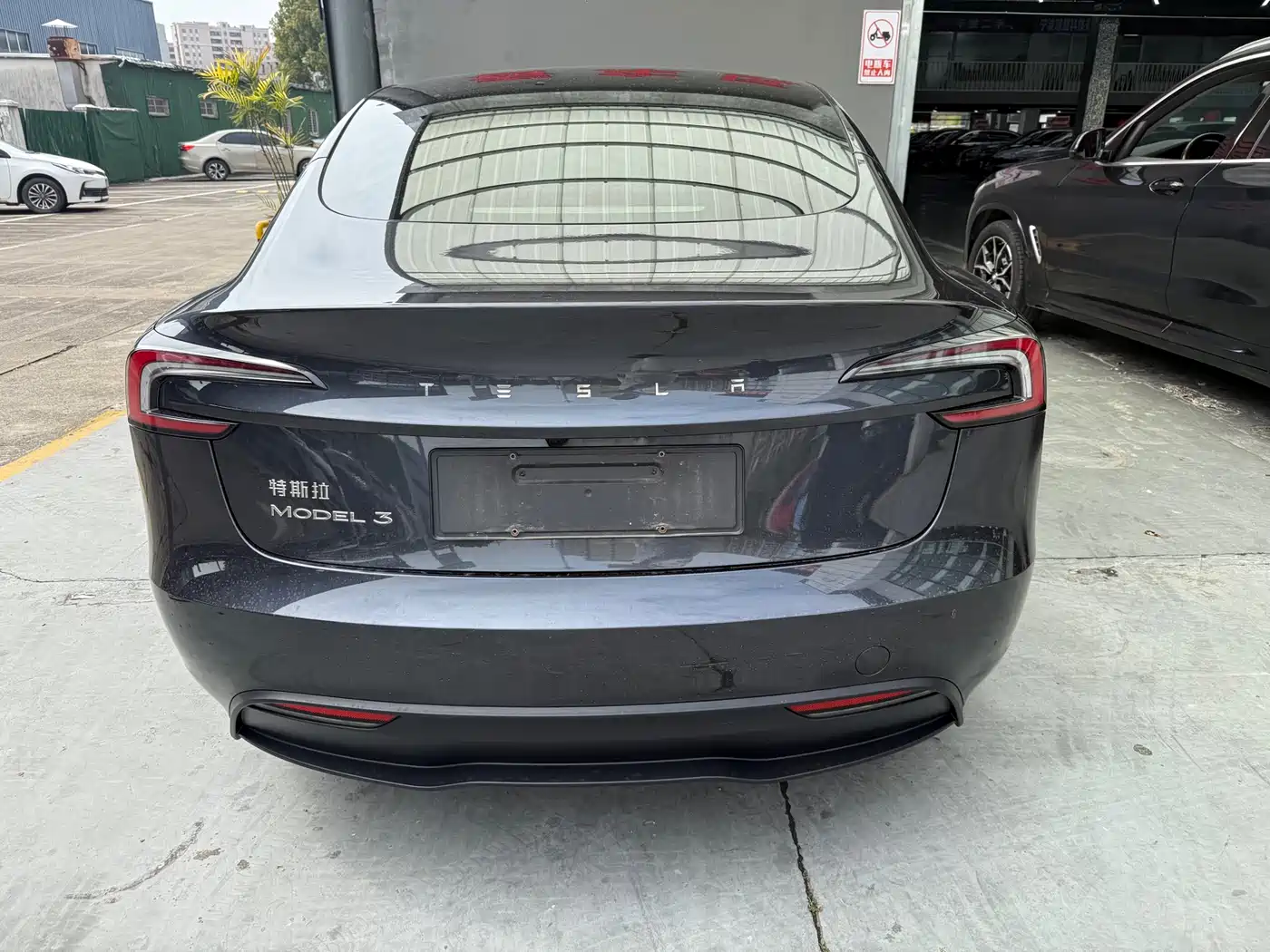TESLA MODEL 3