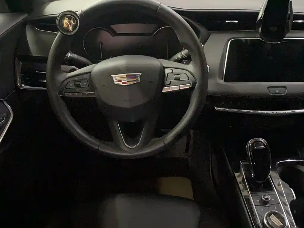 CADILLAC XT4