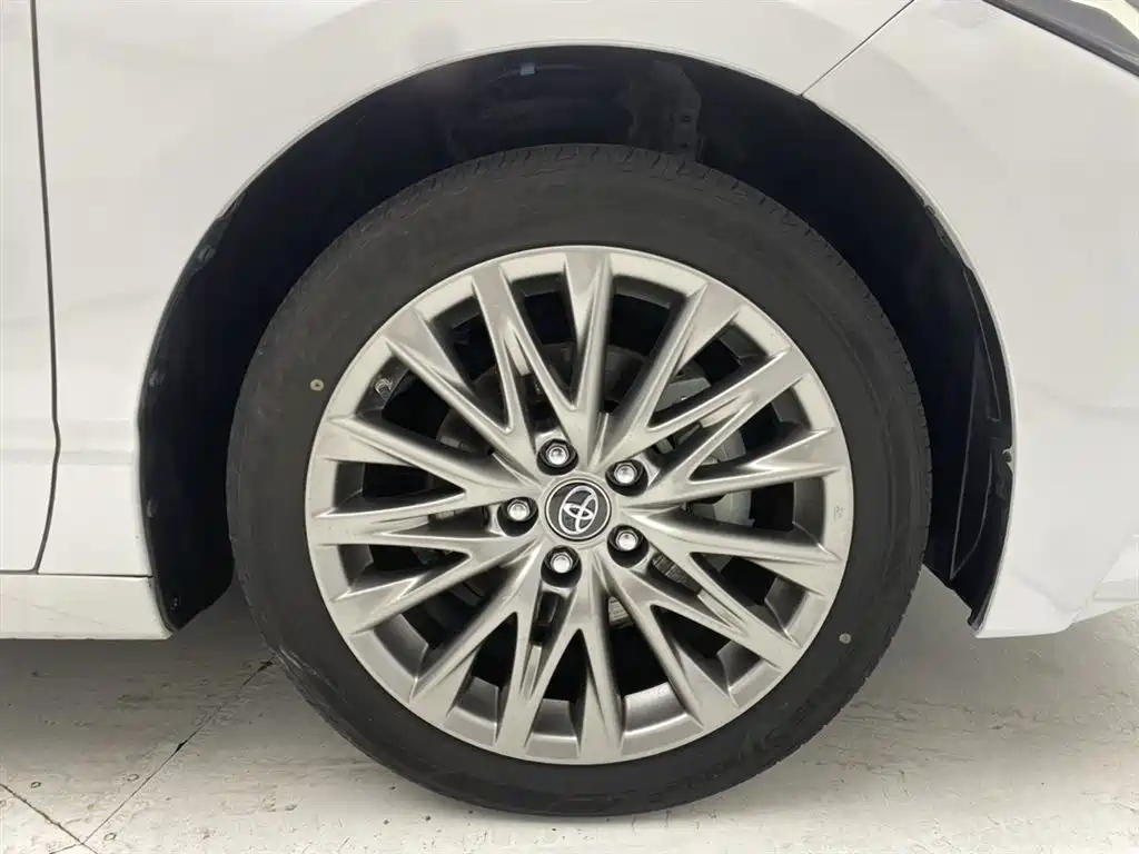 Toyota Avalon 2023 Hybrid 2.5L XLE Premium Edition фото 11