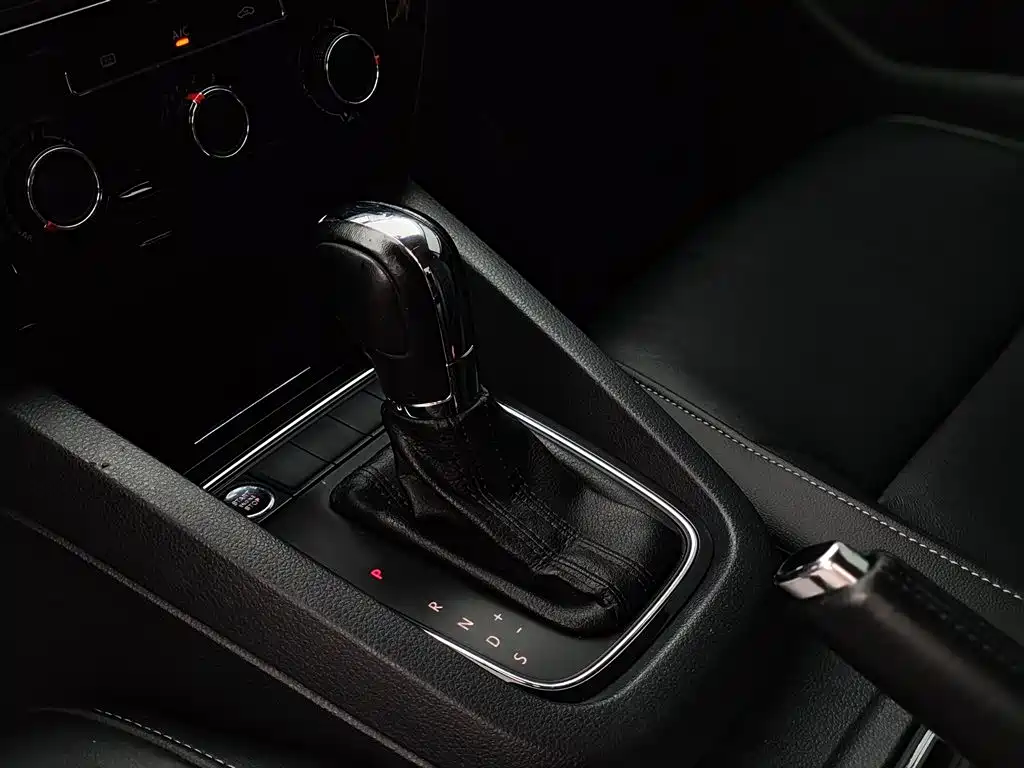 Volkswagen Sagitar 2018 1.6L Automatic Comfort фото 6