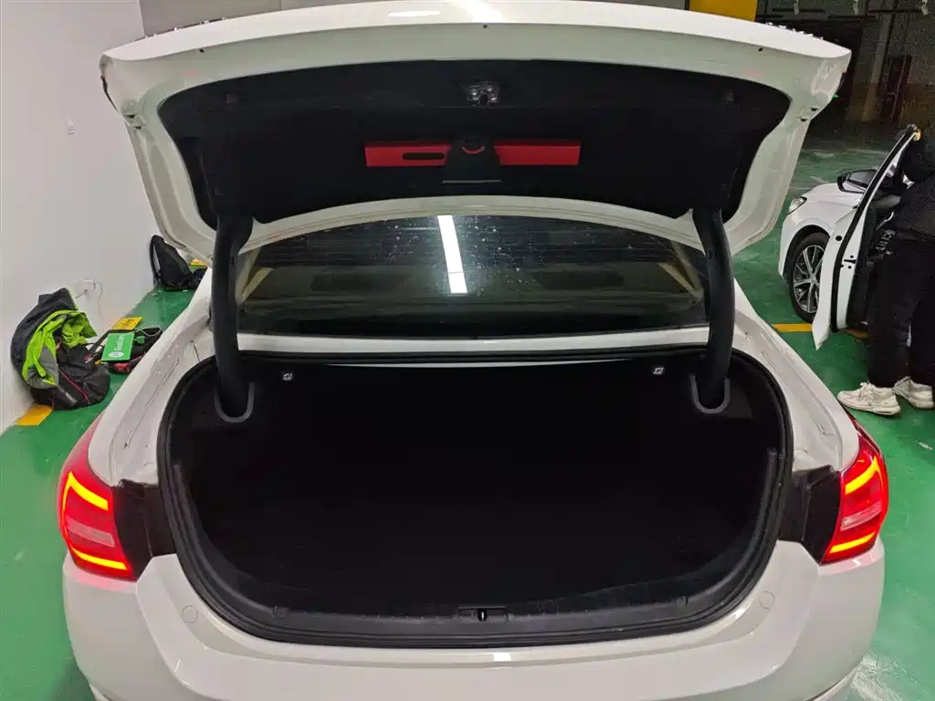 Hongqi H5 2018 30TD Smart Connect Agile Edition фото 12