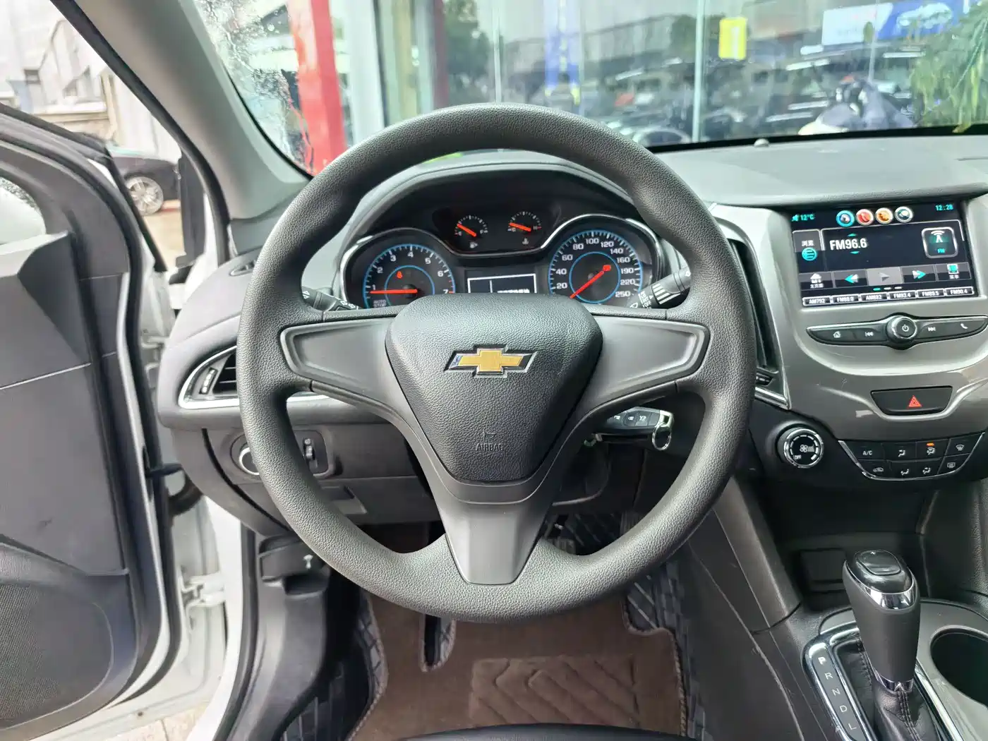 Chevrolet Cruze 2017 1.5L Automatic Pioneer Sunroof фото 10