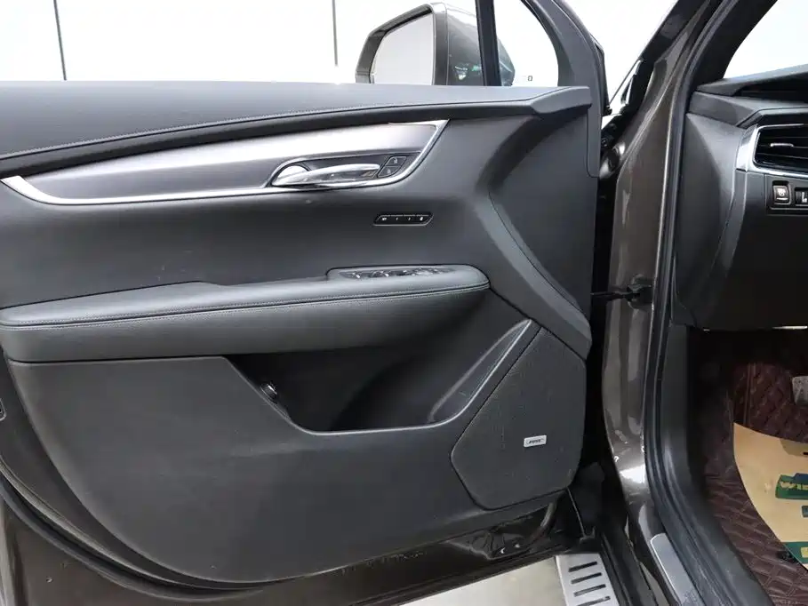 Фото 8 - Cadillac XT6