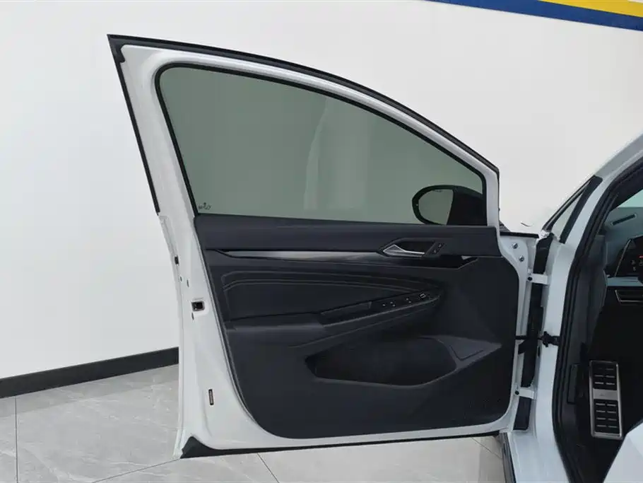 Volkswagen Golf 2023 Facelift 280TSI DSG R-Line Lite фото 7