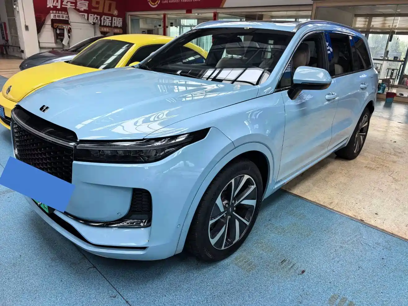 Фото 2 - Li Auto Li ONE