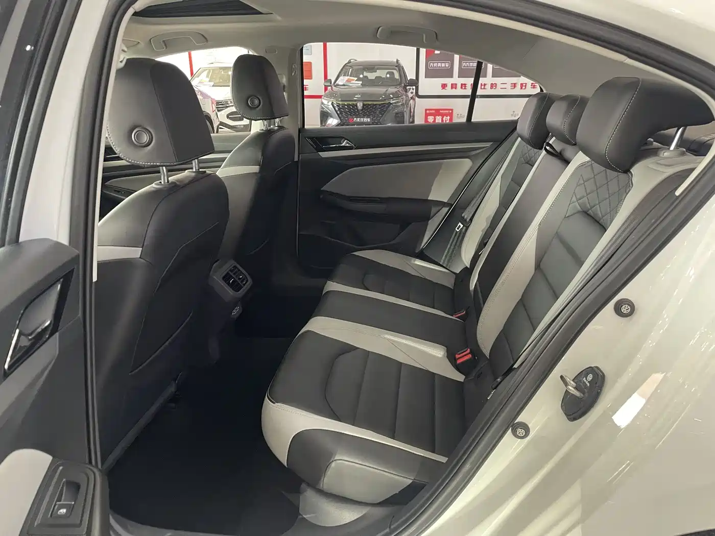 Volkswagen Bora 2023 300TSI DSG Premium Edition фото 8
