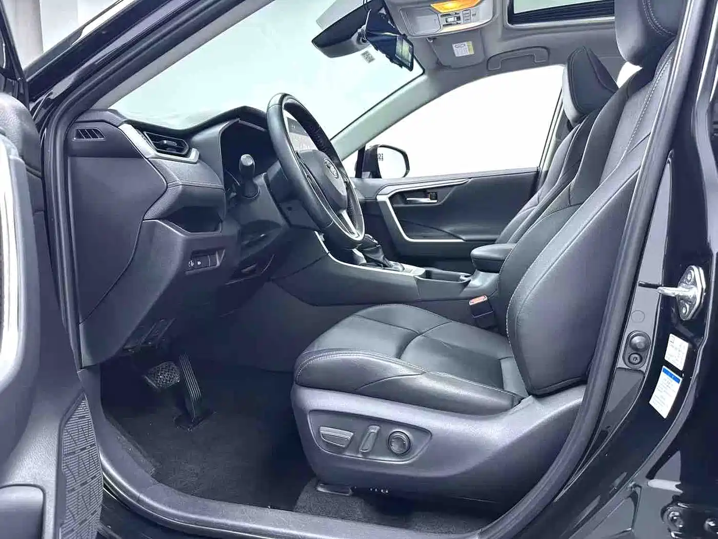 Toyota Wildlander 2022 2.0L CVT AWD Luxury Edition фото 8