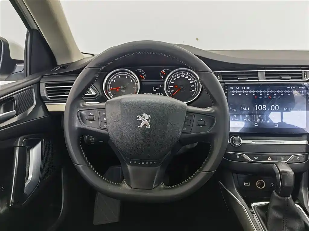 Peugeot 408 2015 Model 1.2T Automatic Luxury Edition фото 11