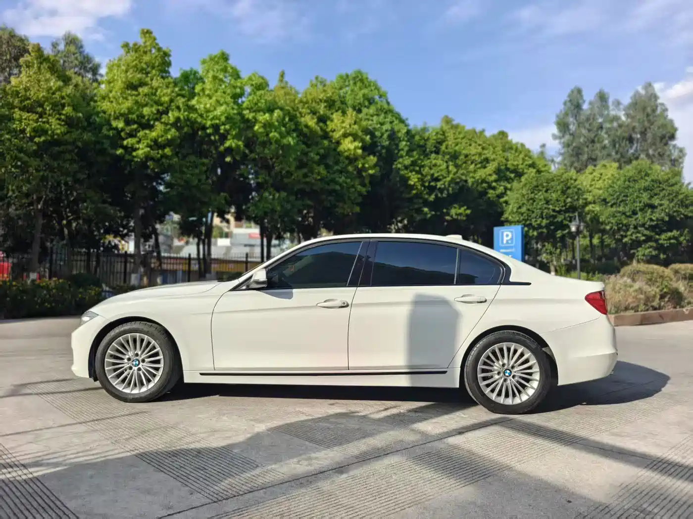 BMW 3 Series 2013 320Li Luxury Design Package фото 13