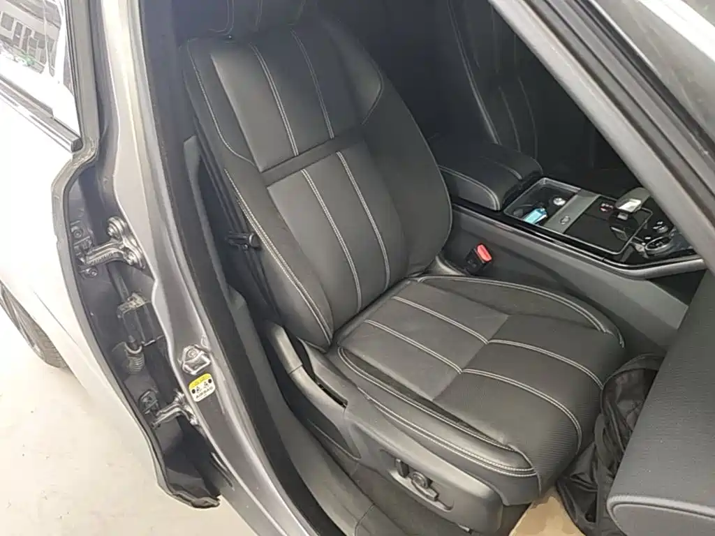 Photo 25 - Land Rover Range Rover Velar