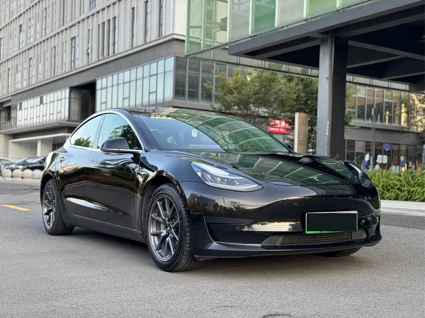TESLA MODEL 3