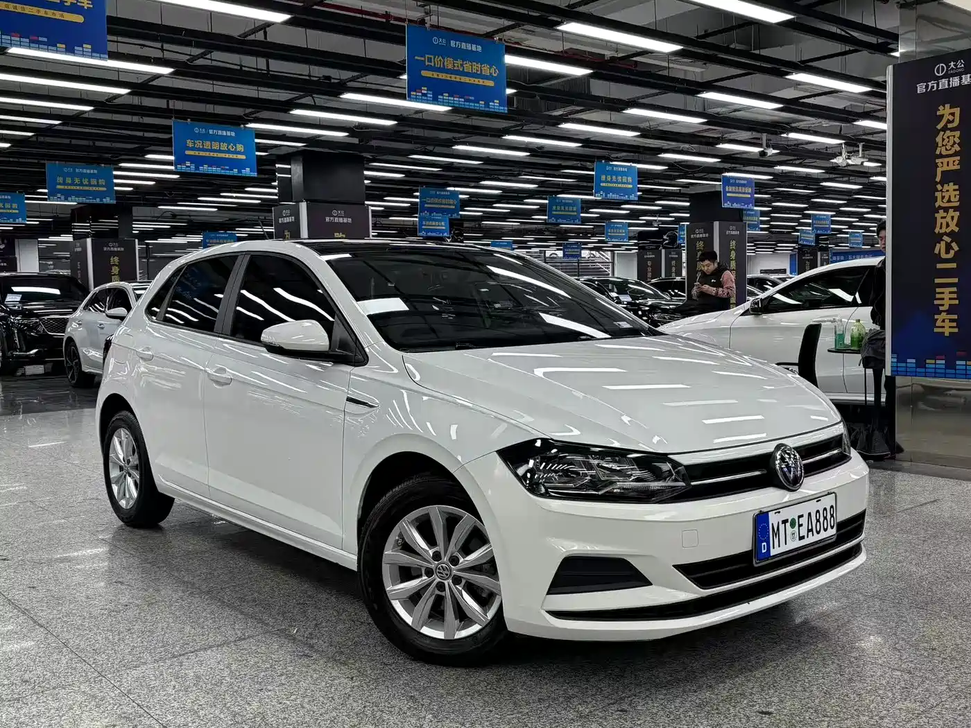 Volkswagen Polo 2019 Plus 1.5L Automatic Colorful Tech Edition фото 3
