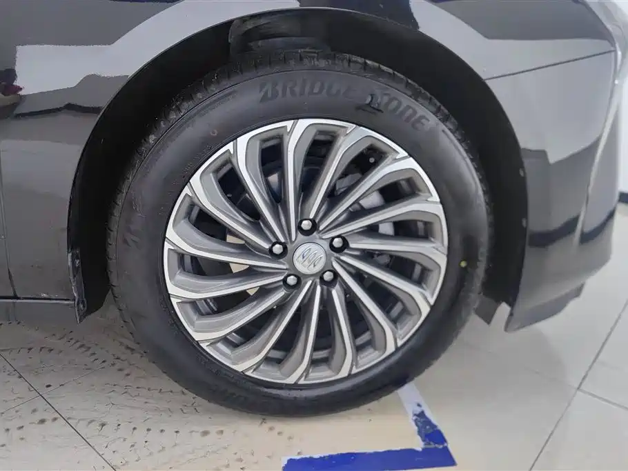 BUICK LACROSSE