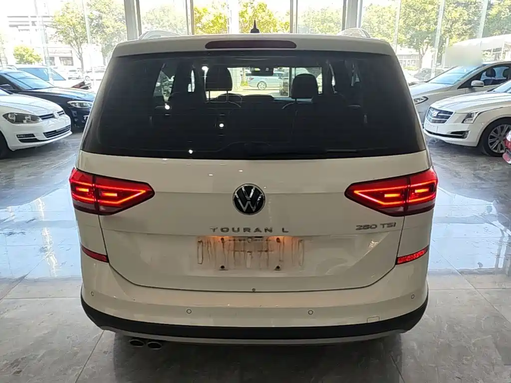 Photo 6 - Volkswagen Touran