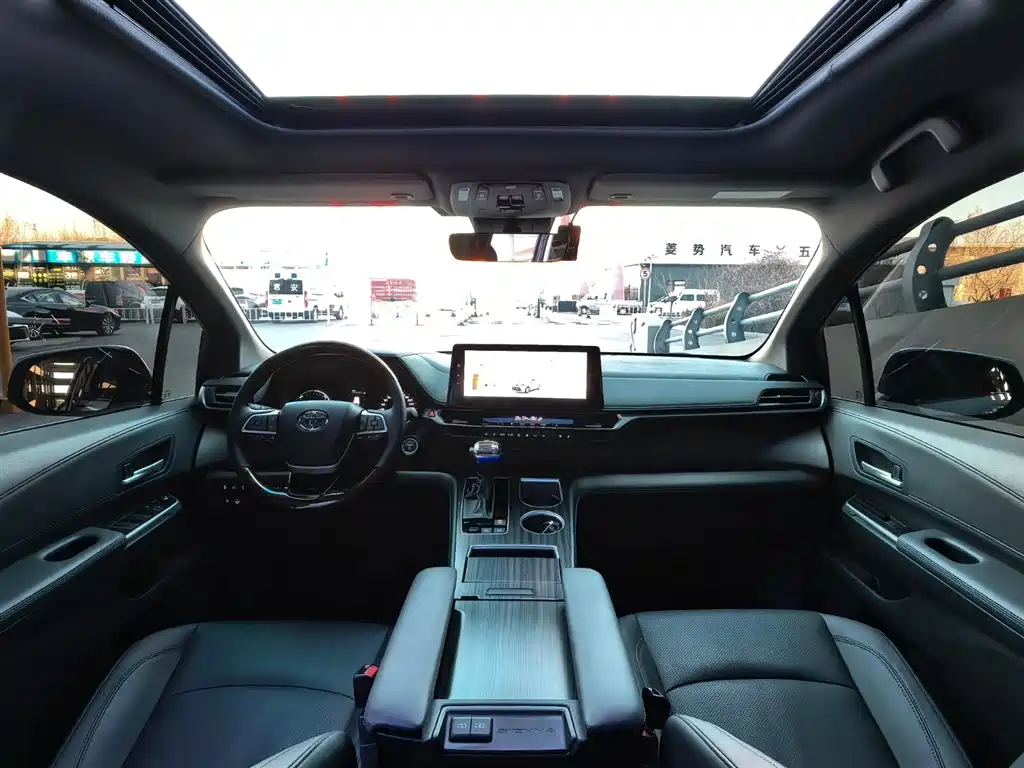 TOYOTA SIENNA