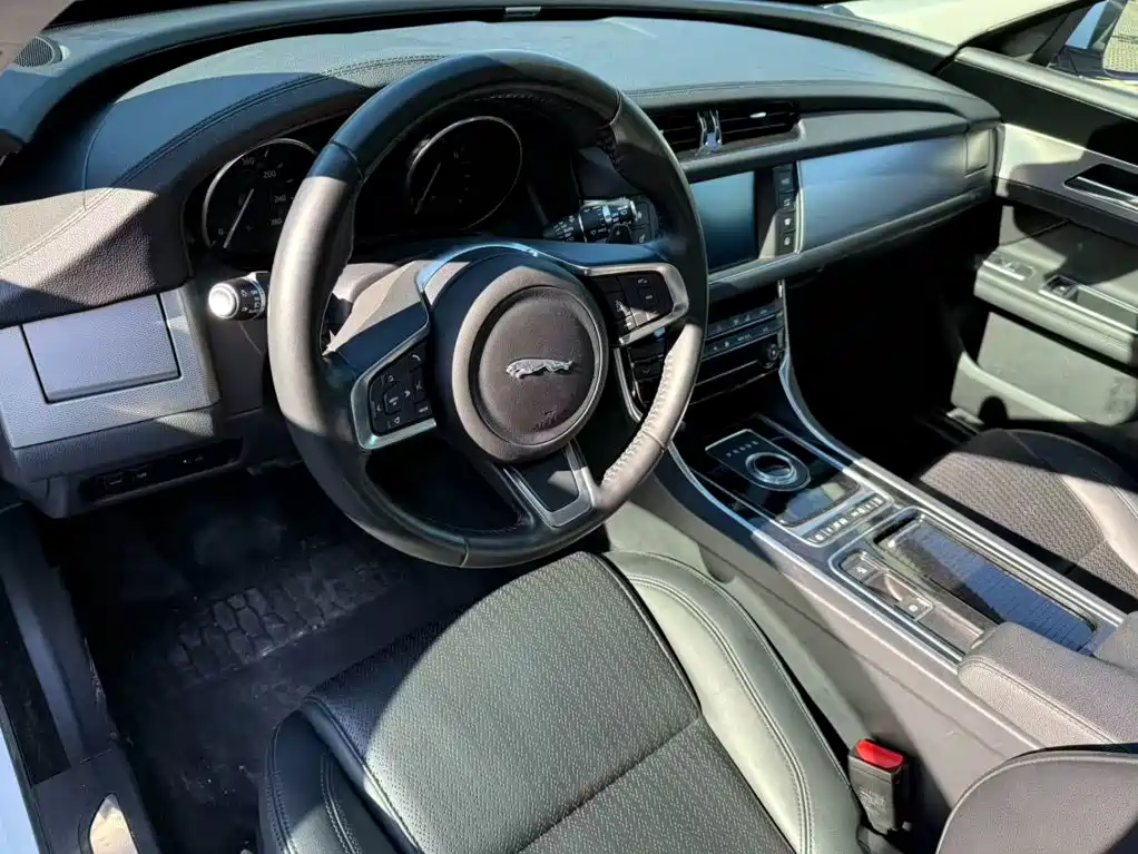 Jaguar XF 2019 2018 XF Sportbrake 2.0T 250PS 2WD Elegance Edition