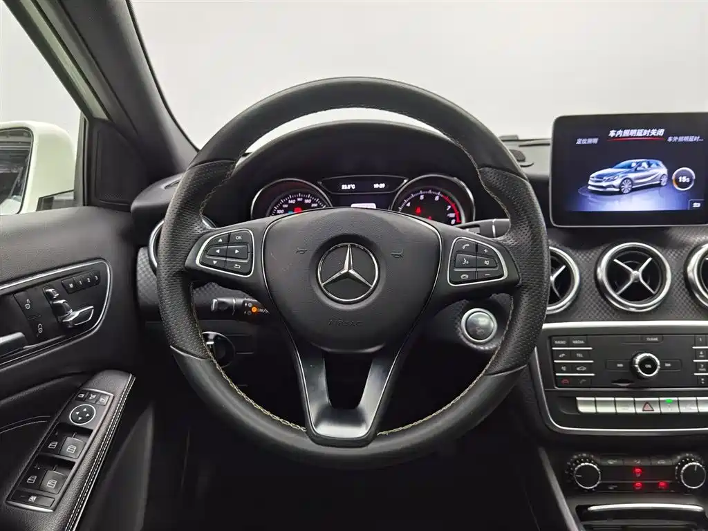 Mercedes-Benz A-Class (Import) 2018 A 200 Fashion фото 11