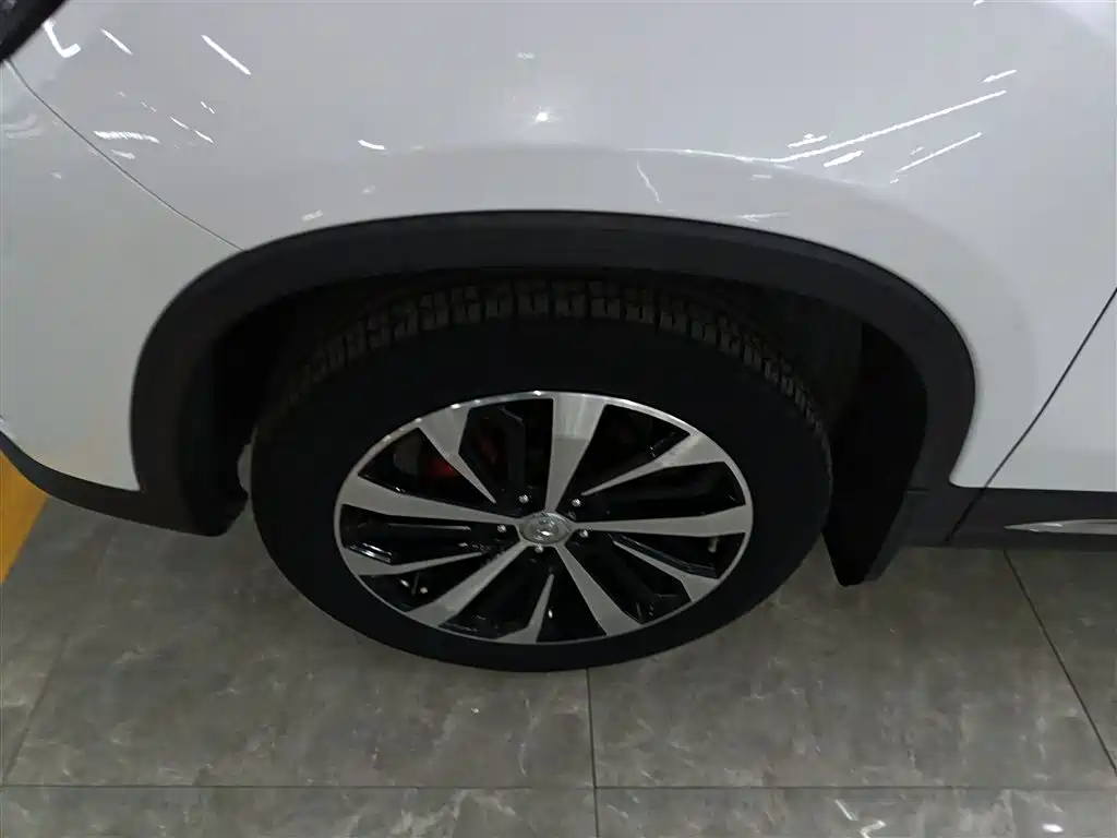 Фото 23 - Changan CS75