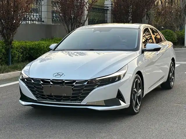 HYUNDAI ELANTRA