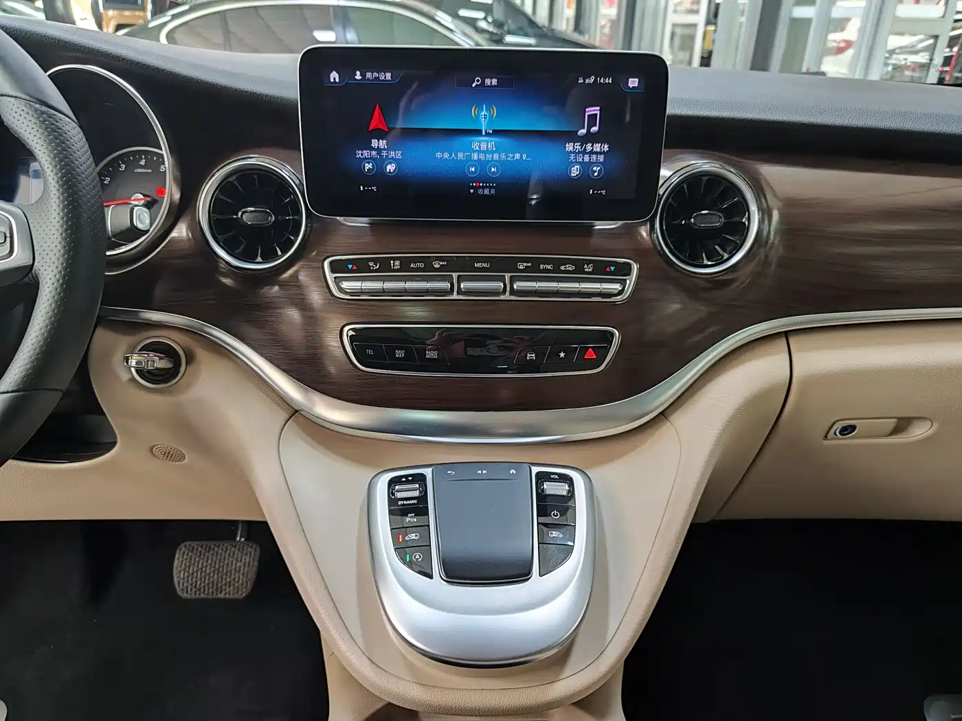 Mercedes-Benz V-Class 2022 V 260 Pilot Edition фото 15