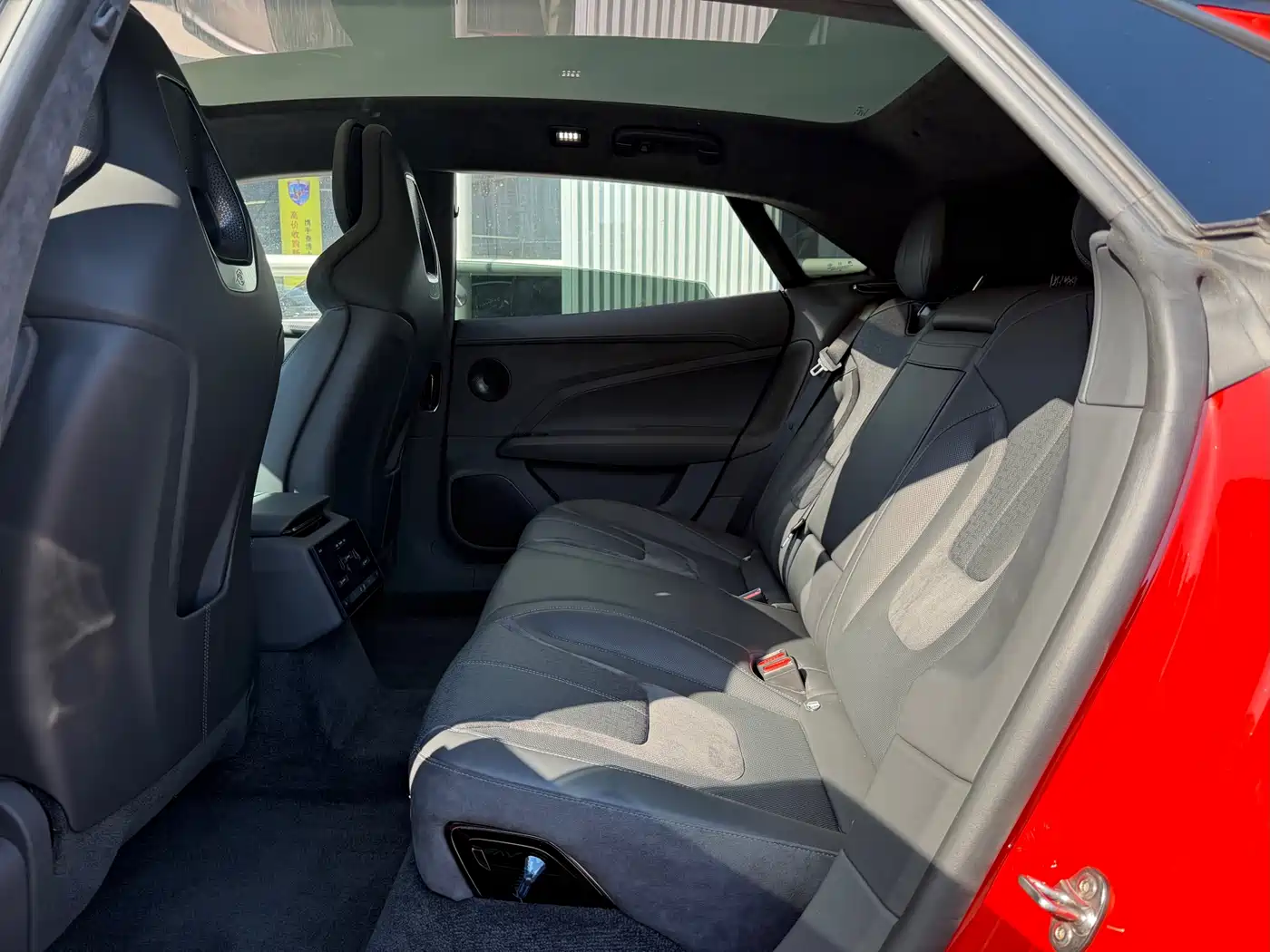 LOTUS SPORTS CAR EMEYA FLOWERS