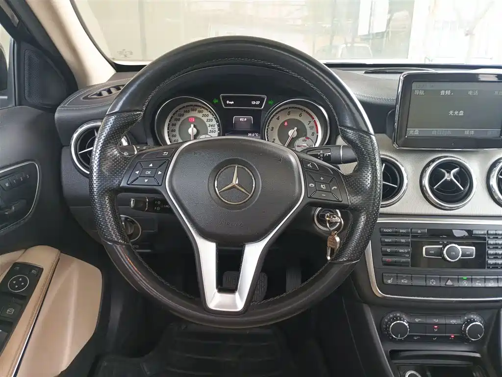 Mercedes-Benz GLA 2015 GLA 220 4MATIC Fashion Edition фото 11