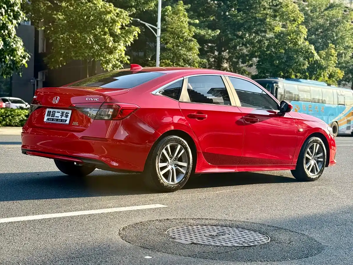 Фото 9 - Honda Civic