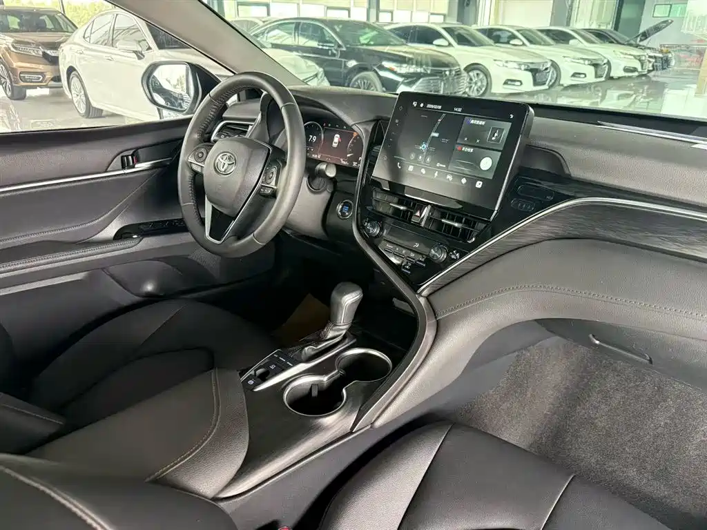 Toyota Camry 2021 2.5G Luxury Edition фото 13