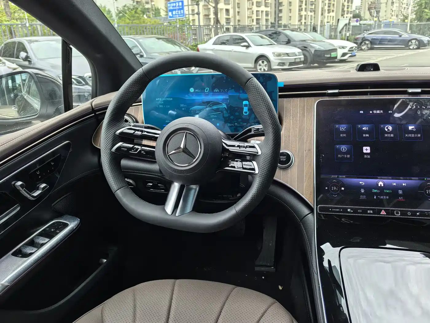Mercedes-Benz EQE 2025 Model 500 4MATIC Luxury Edition фото 13