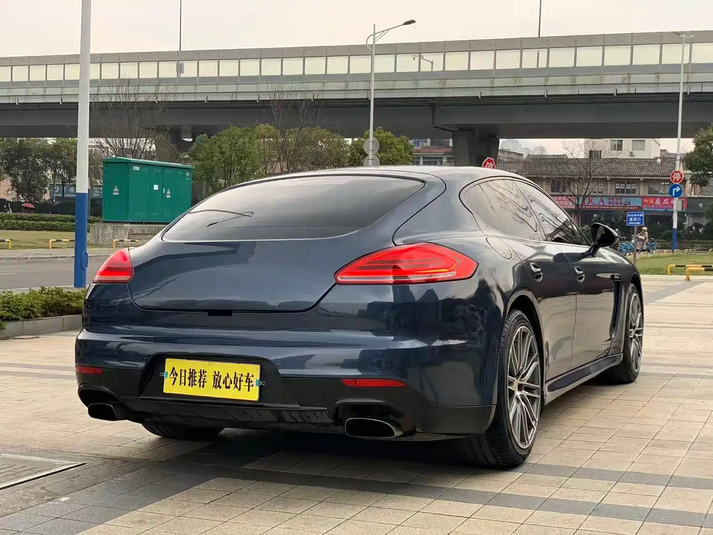 Porsche Panamera 2010 Panamera 4 3.6L фото 6