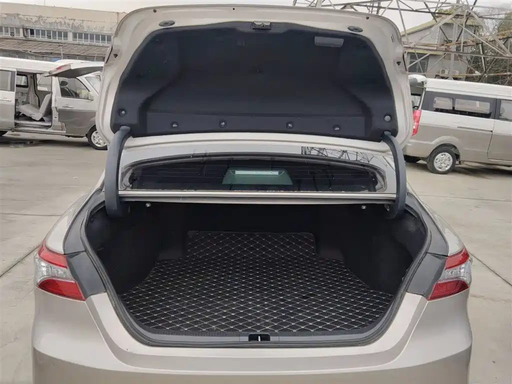 Toyota Camry 2019 Facelift Hybrid 2.5HG Luxury Edition фото 19