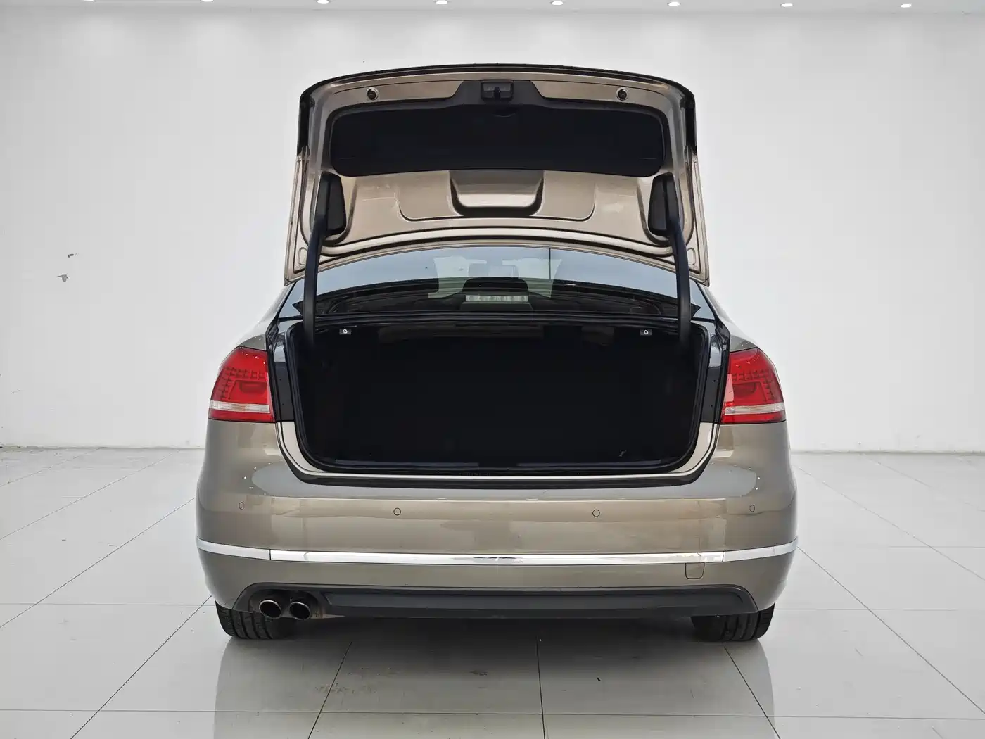 Фото 14 - Volkswagen Passat
