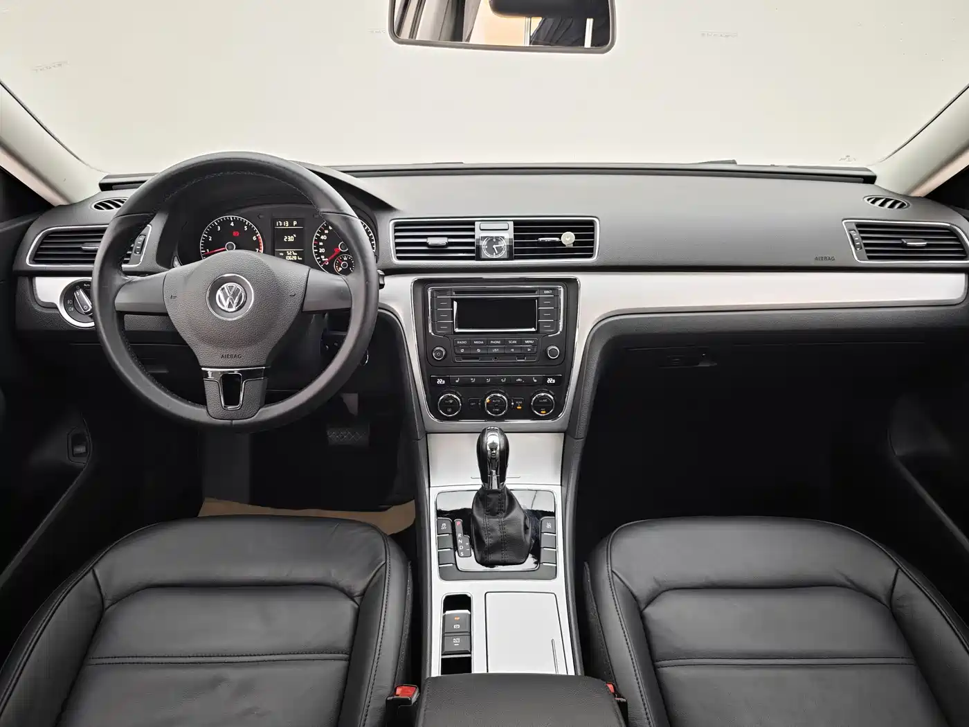 Фото 22 - Volkswagen Passat
