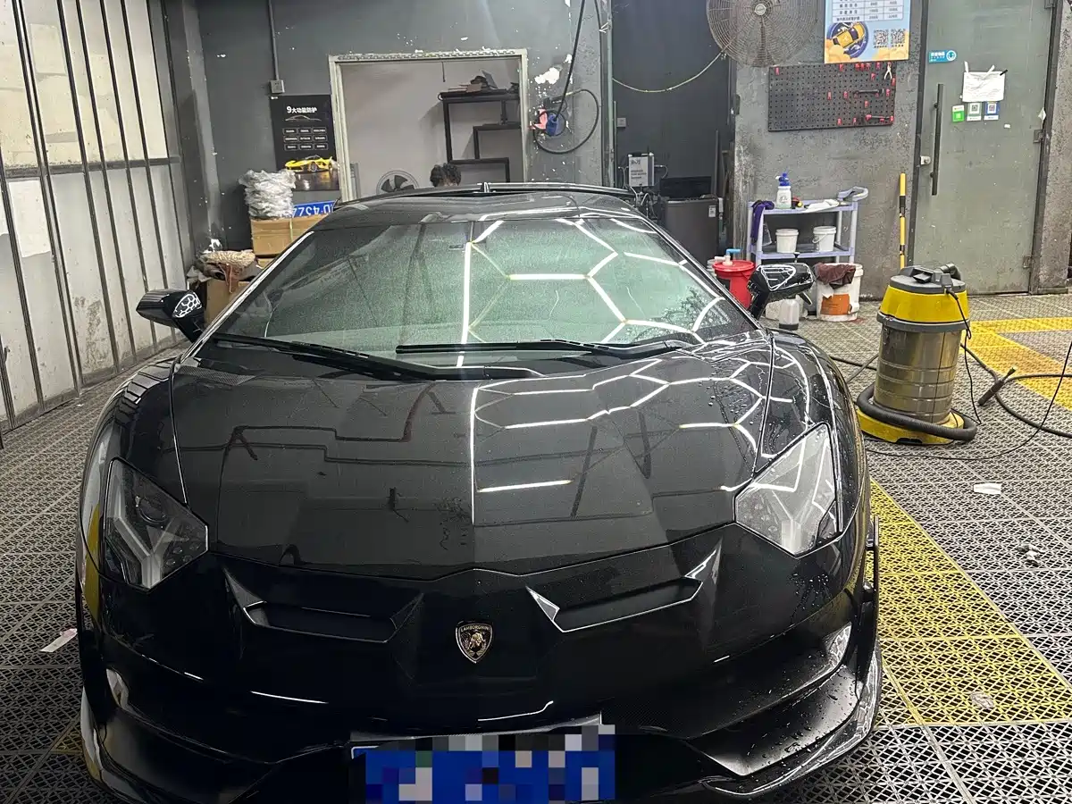 Фото 1 - Lamborghini Aventador