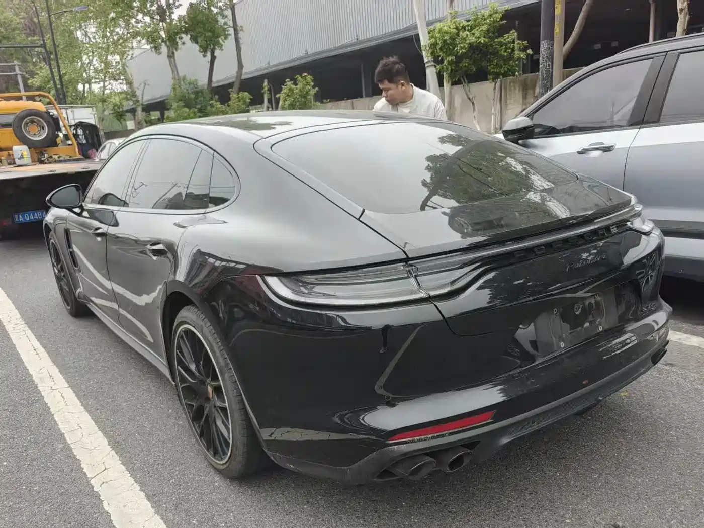 Porsche Panamera 2023 Panamera Executive Long Wheelbase Platinum Edition 2.9T фото 6