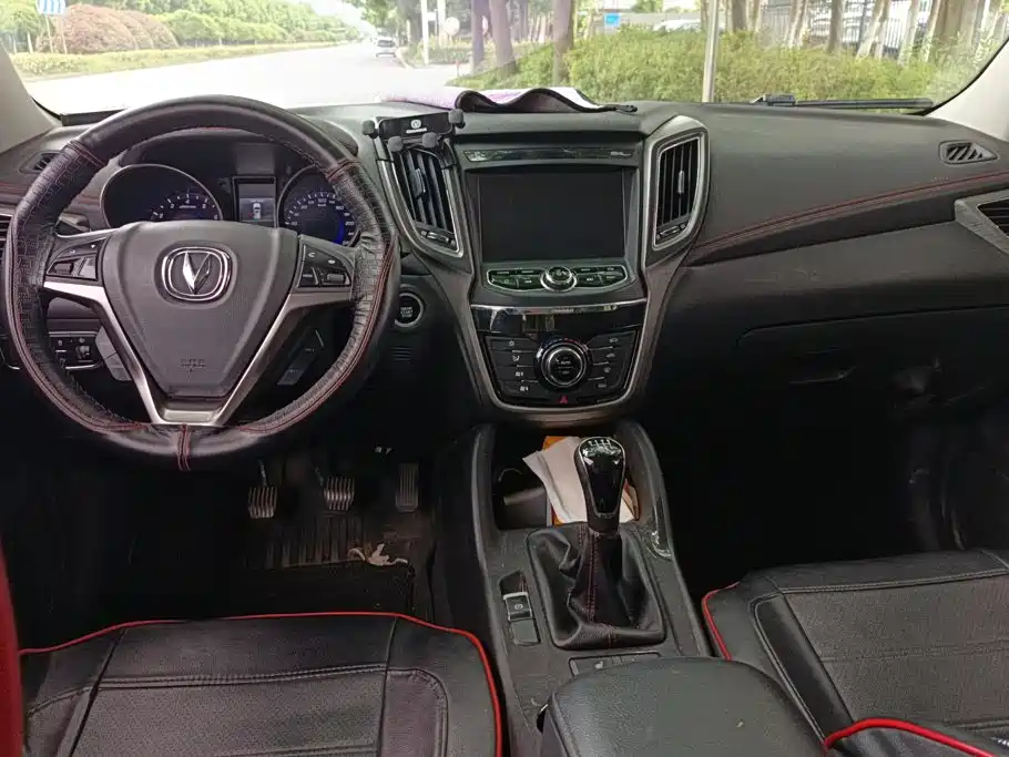 Фото 12 - Changan CS75