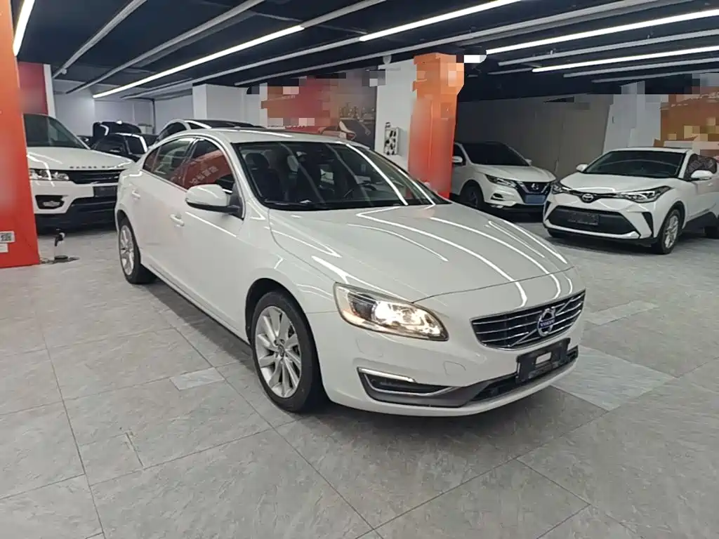 Фото 4 - Volvo S60